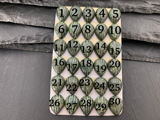 Green Zebra Jasper pear 12x16mm cabochon - Calibrated cabochons