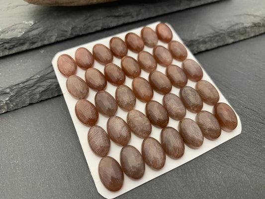 Goldsand Sunstone oval 8x12mm cabochon - Calibrated cabochons