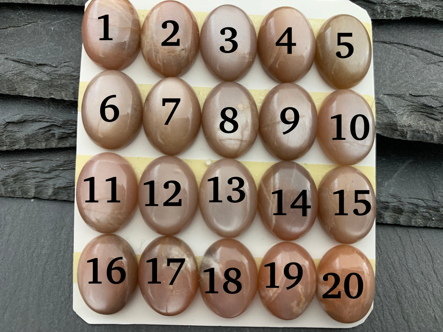 Goldsand Moonstone oval 12x16mm cabochon - Calibrated cabochons