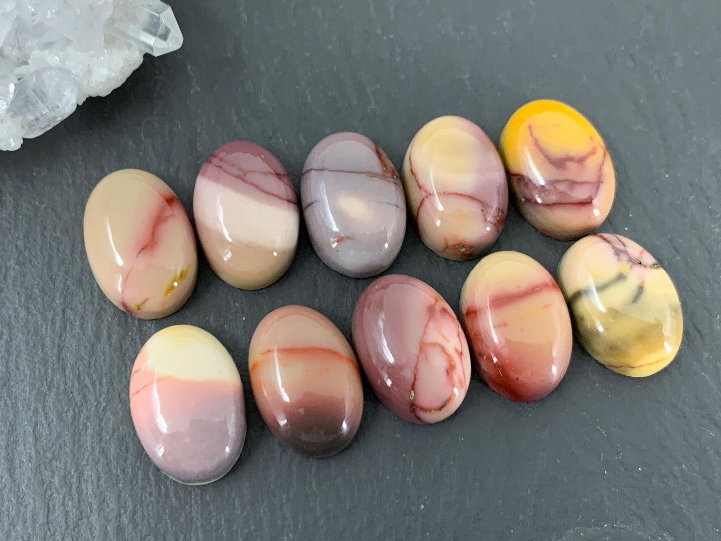 Mookaite oval 10x14mm cabochon