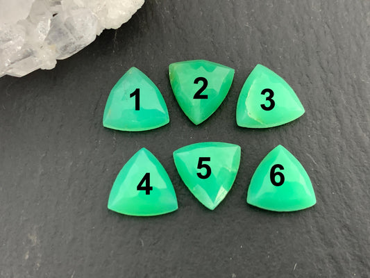 Faceted Chrysoprase trillion 8mm cabochon
