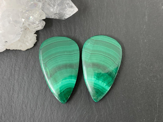 Malachite pear 17x28x4mm cabochon pair