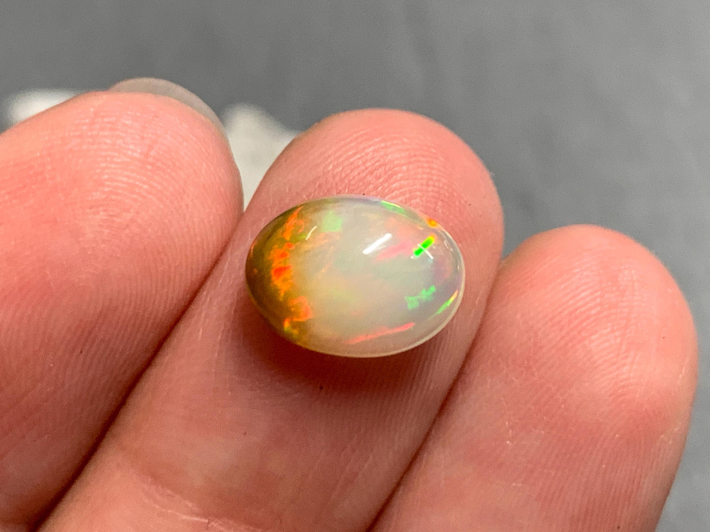 Ethiopian Opal oval 8x11mm cabochon - bi-color Opal