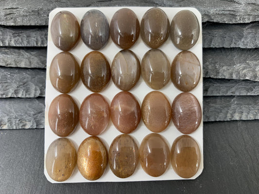 Sunstone oval 13x18mm cabochon - Calibrated cabochons