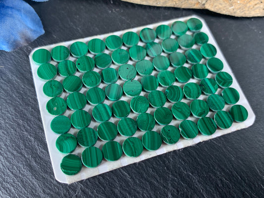 Flat Malachite round 6mm cabochon  - Calibrated cabochons