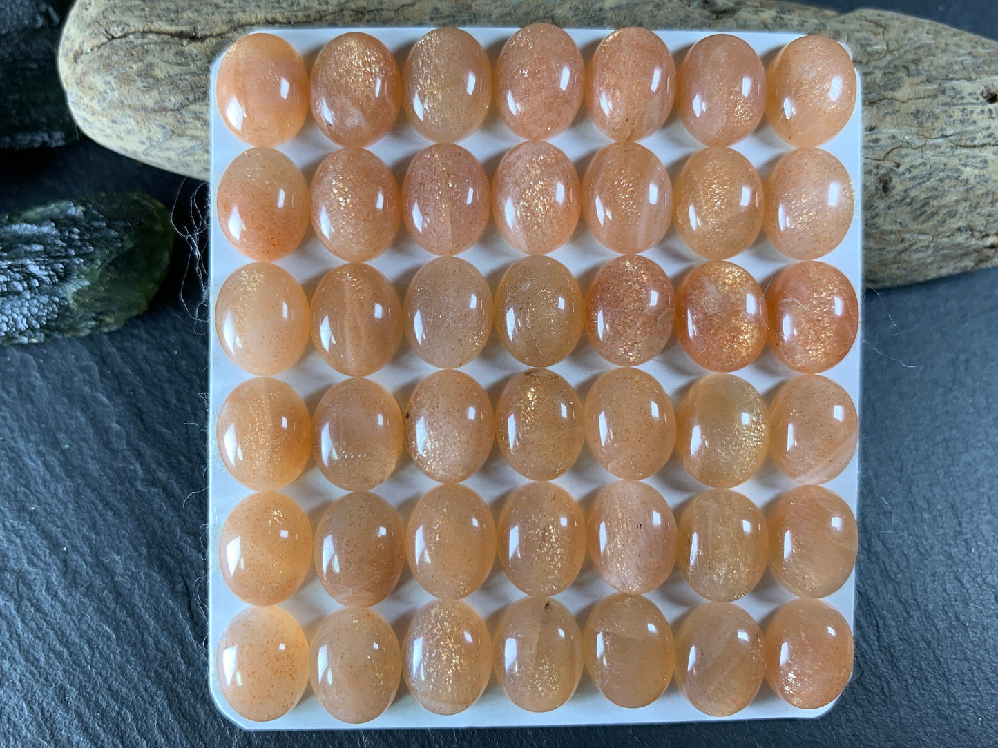 Goldsand Sunstone oval 8x10mm cabochon - Calibrated cabochons