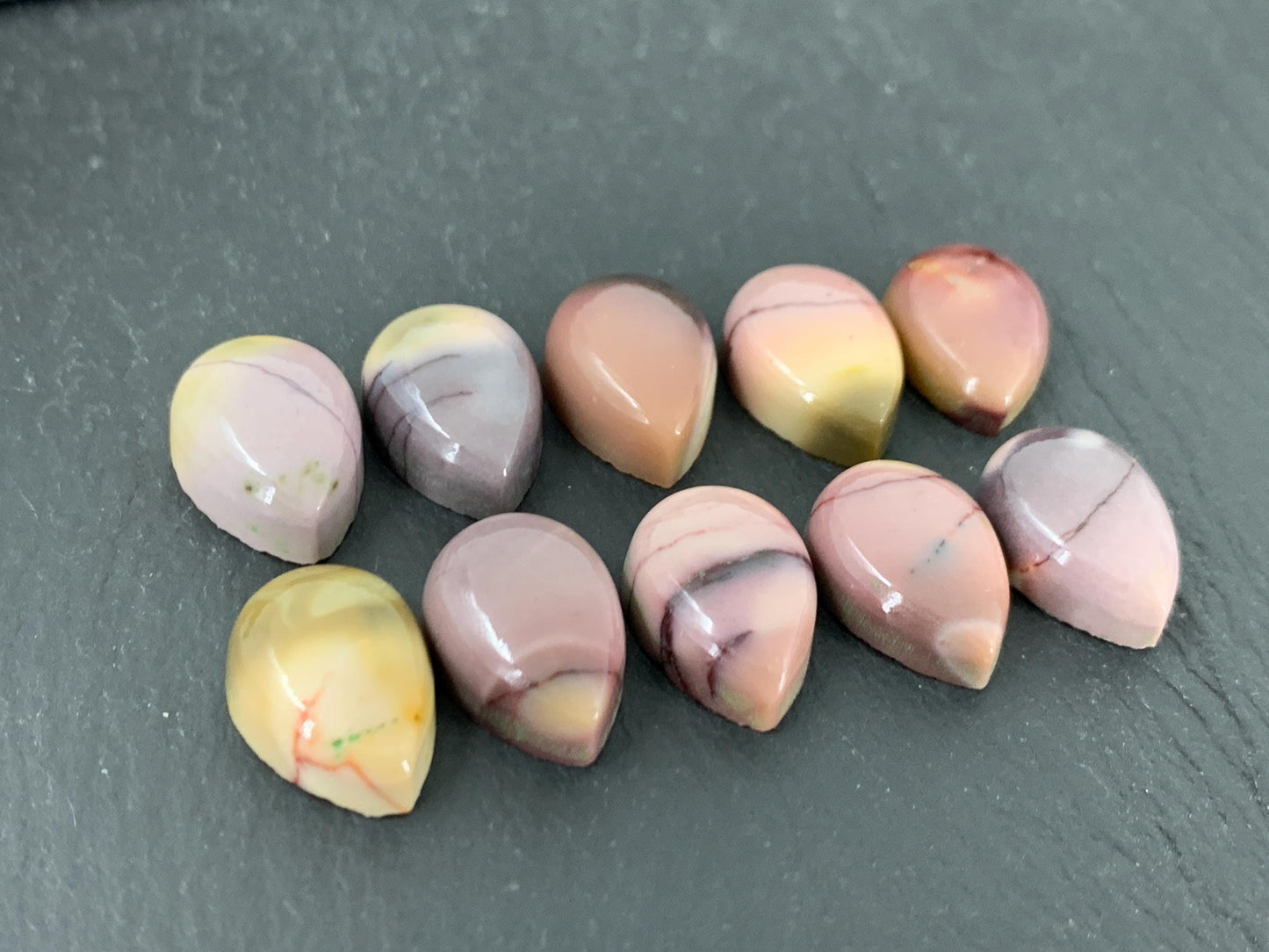 Mookaite Jasper pear 10x14mm cabochon