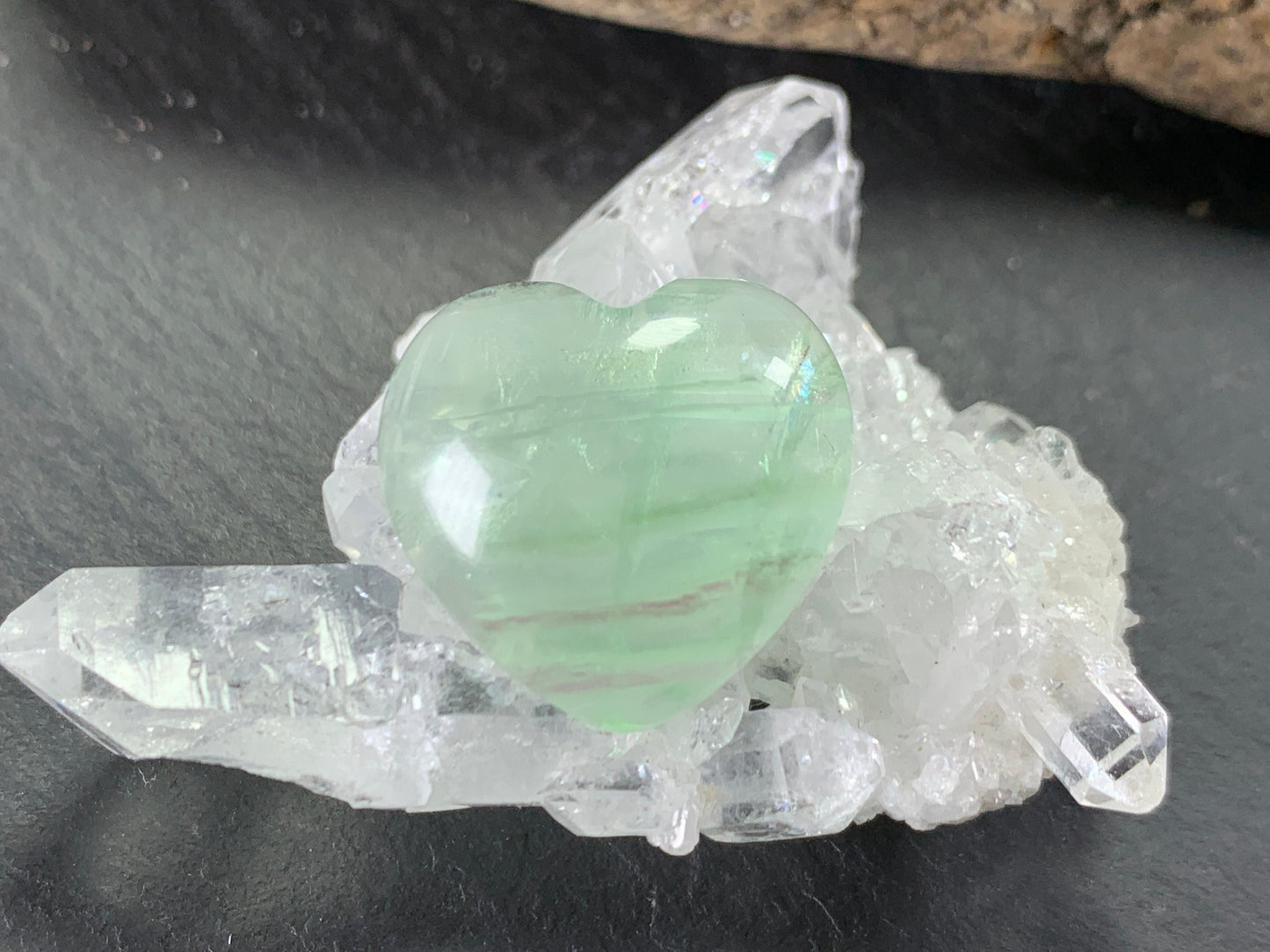 Green Fluorite heart 18mm cabochon - Calibrated cabochons