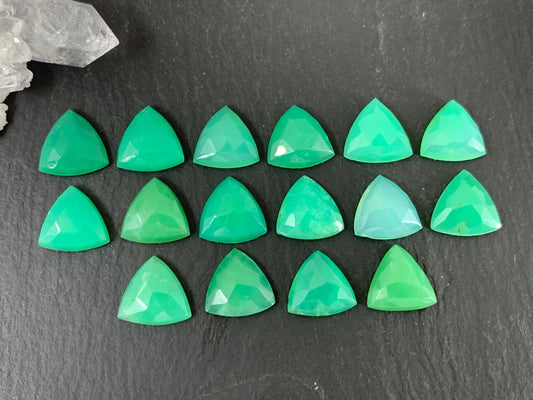 Faceted Chrysoprase trilangle 10mm cabochon
