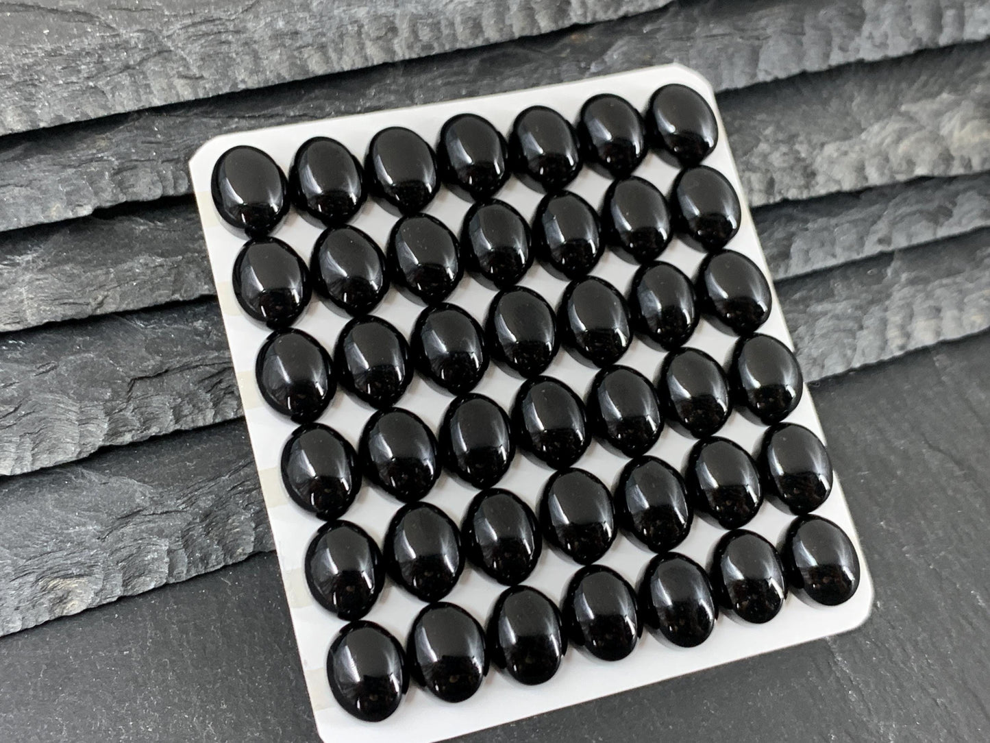 Black Agate oval 8x10mm cabochon - Calibrated cabochons