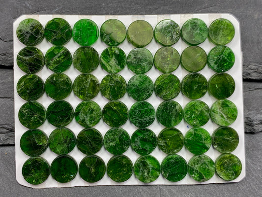 Flat Chrome Diopside round 8mm cabochon - calibrated cabochons