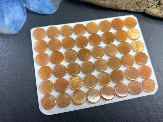 Flat Gold Sunstone round 8mm cabochon - calibrated cabochons