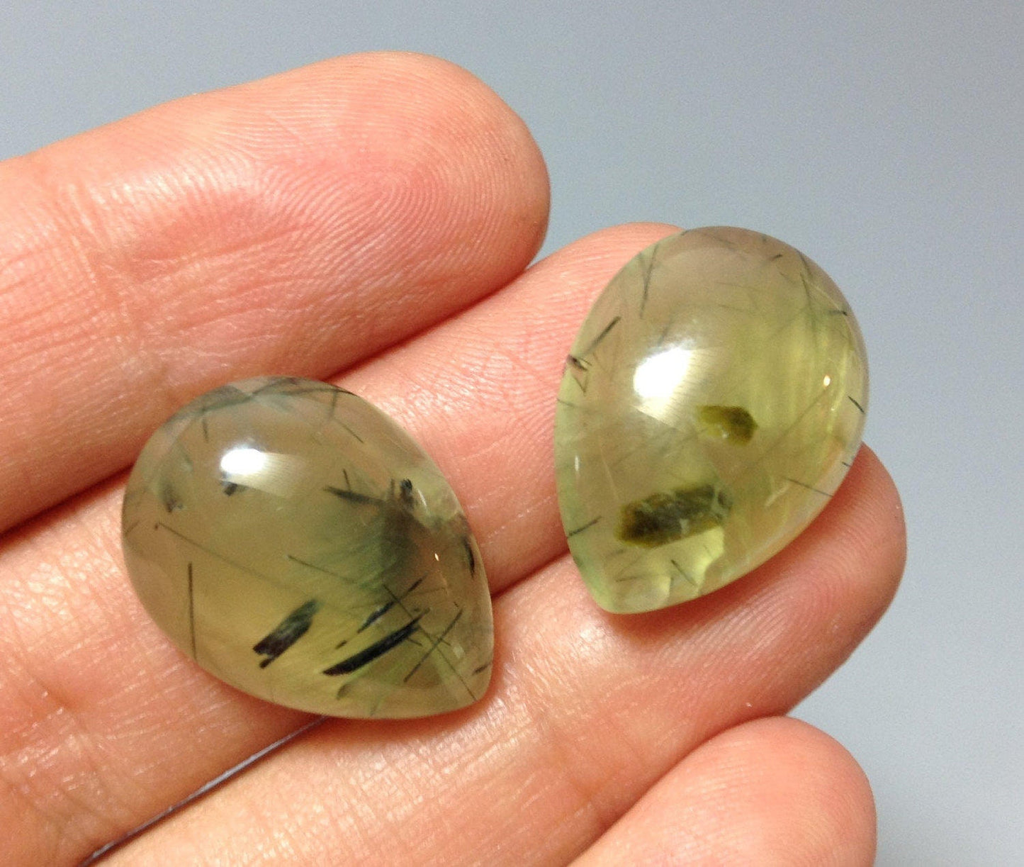 Prehnite pear 15x20mm cabochon - Calibrated cabochons