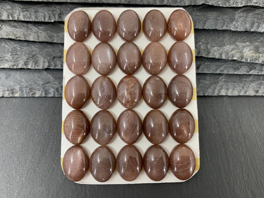 Gold Sunstone oval 12x16mm cabochon - Calibrated cabochons