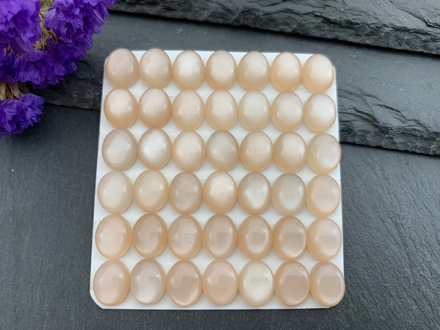 Peach Moonstone oval 8x10mm cabochon - Calibrated cabochons