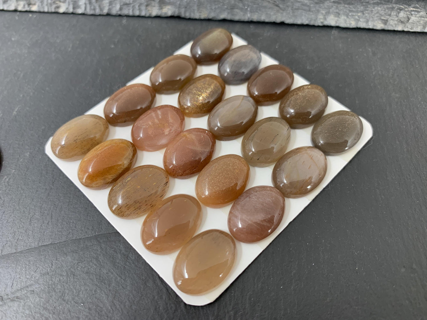 Sunstone oval 13x18mm cabochon - Calibrated cabochons