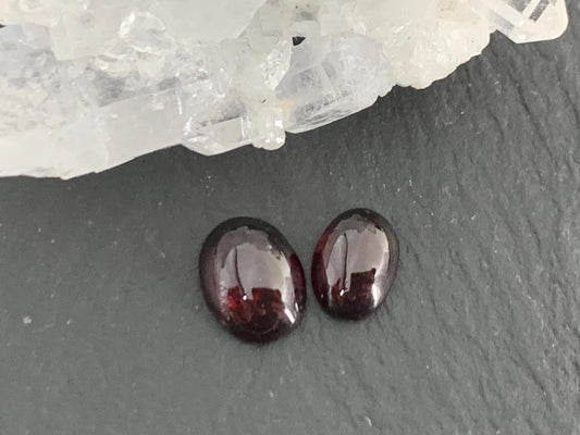 Natural Rhodolite Garnet oval 5x7mm, 6x8mm cabochon