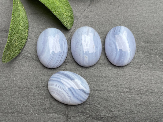 Blue Lace Agate oval 15x20mm cabochon - Calibrated cabochons