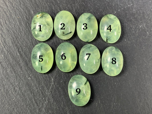 Prehnite oval 13x18mm Cabochon - Calibrated cabochons
