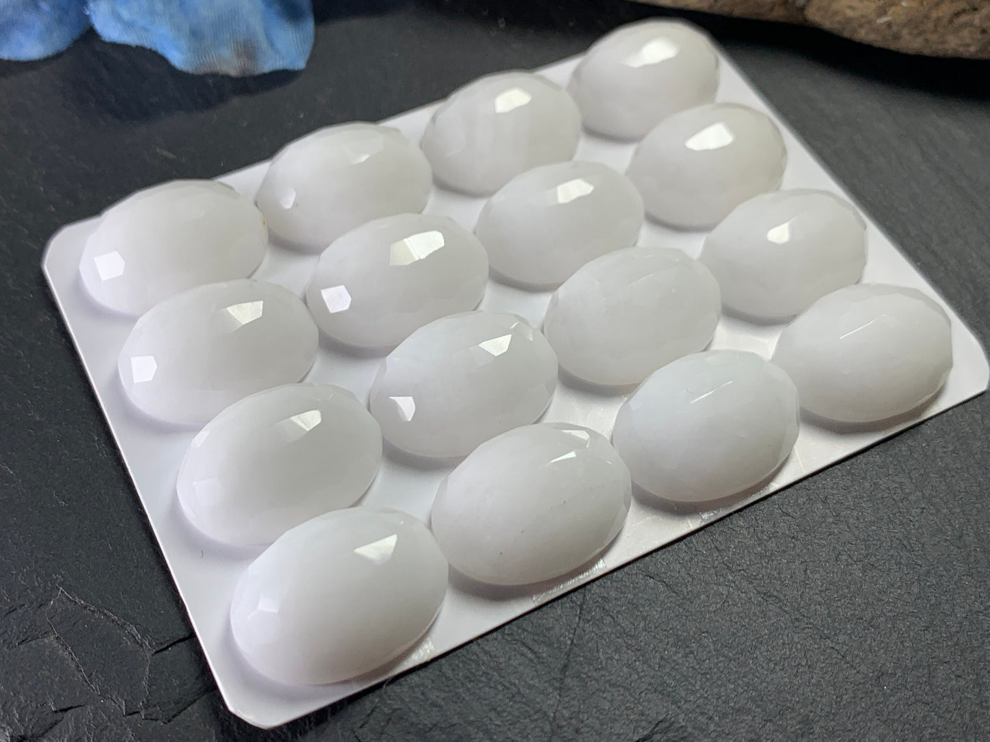 Faceted White Quartzite oval 15x20mm cabochon -  Calibrated cabochons