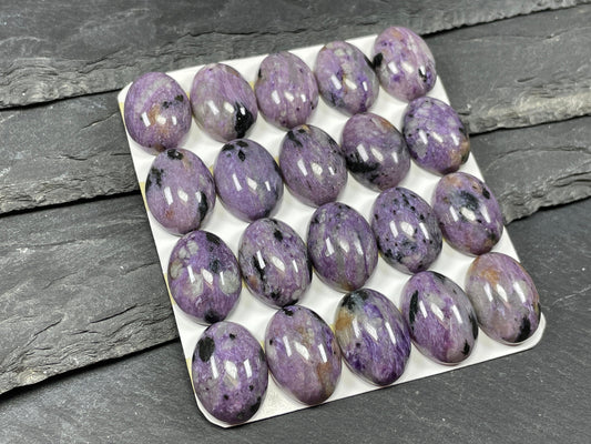 Charoite oval 13x18mm cabochon - Calibrated cabochons