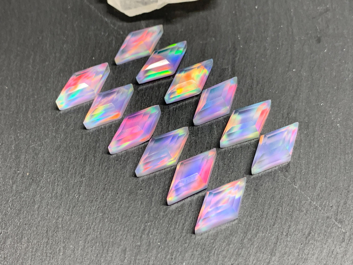 Faceted Aurora Opal rhombus 10x20mm cabochon - Doublet cabochons - man made Opal - Pink cabochon