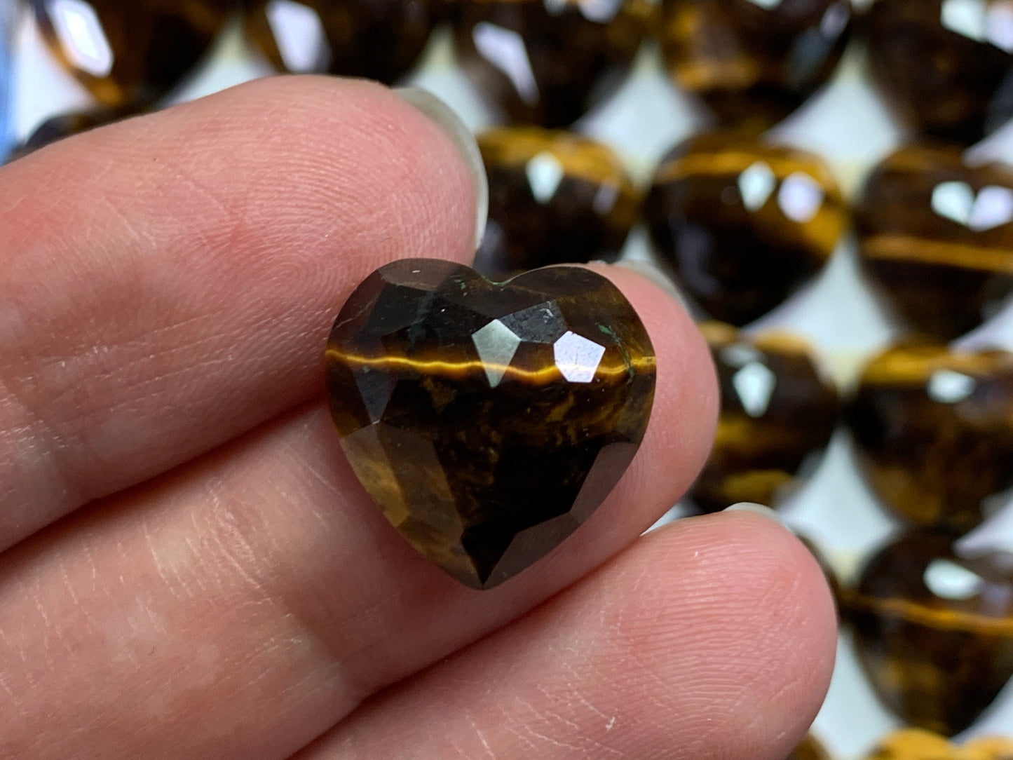 Faceted Tiger Eye heart 15mm cabochon - Calibrated cabochons