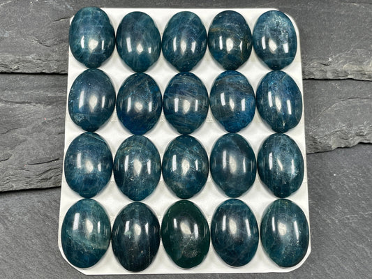 Blue Apatite oval 13x18mm cabochon - Calibrated cabochons
