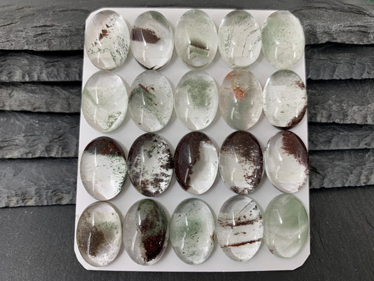 Green Phantom Crystal oval 13x18mm cabochon - Calibrated cabochons