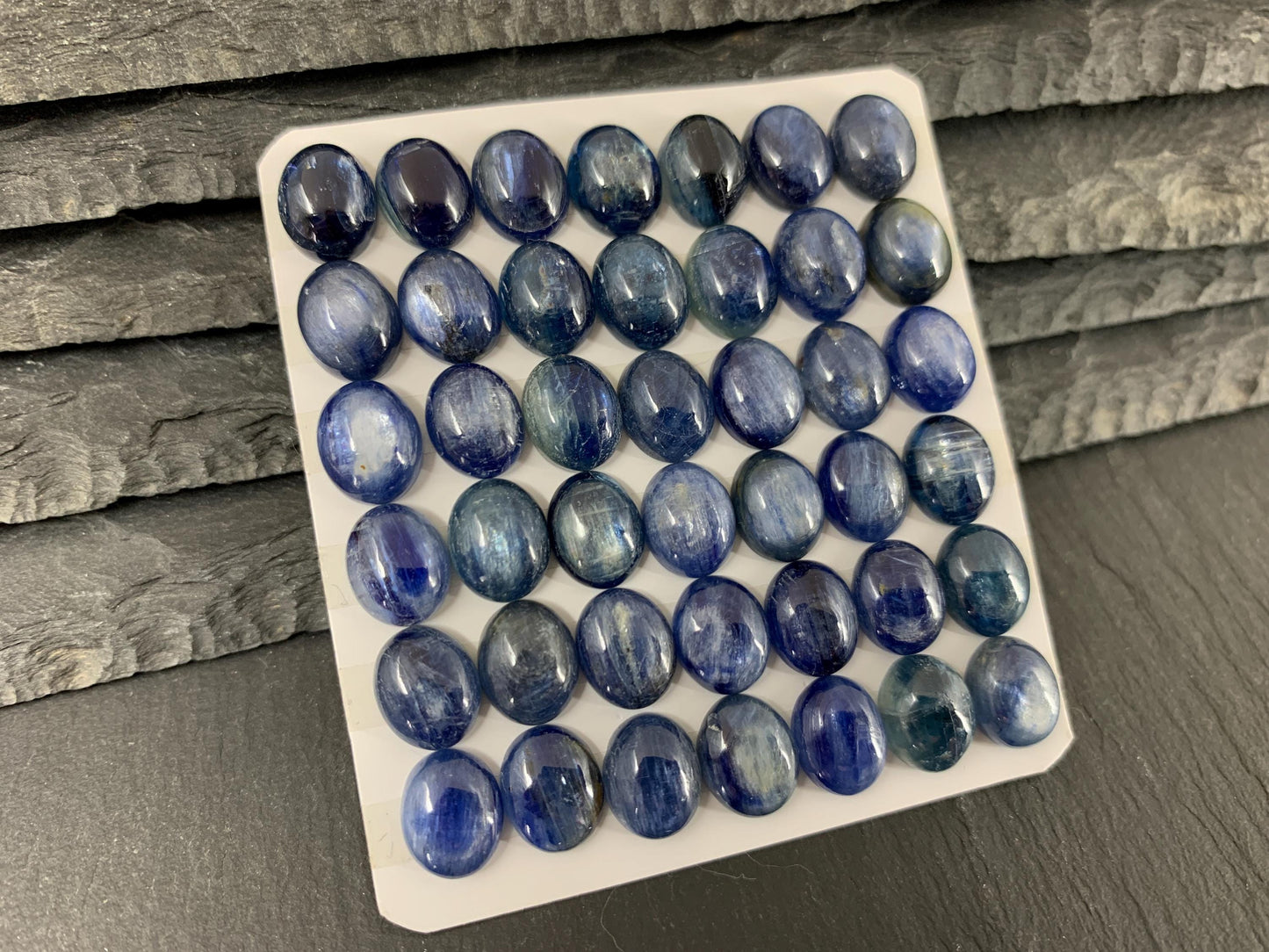 Kyanite oval cabochon 8x10mm - Calibrated cabochons.