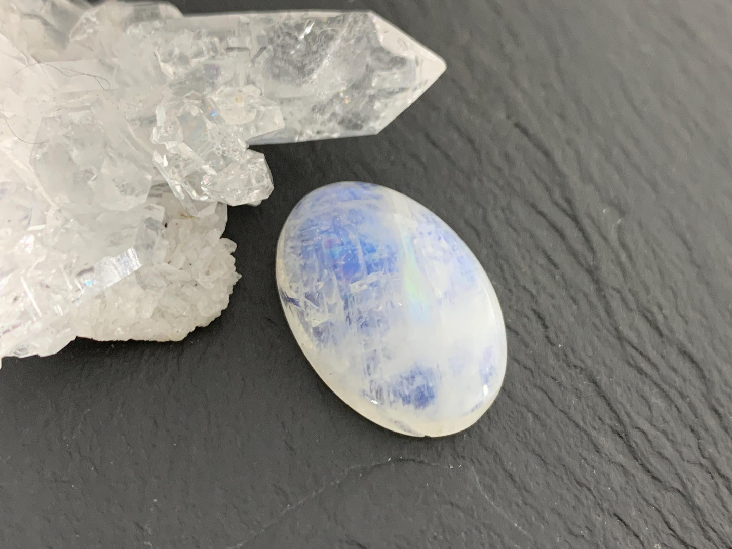 Rainbow Moonstone oval 21x15x6mm cabochon