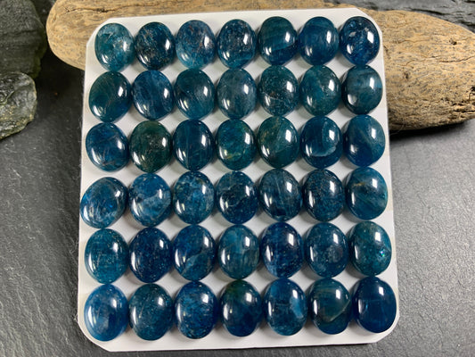 Blue Apatite oval 8x10mm cabochon - Calibrated cabochons
