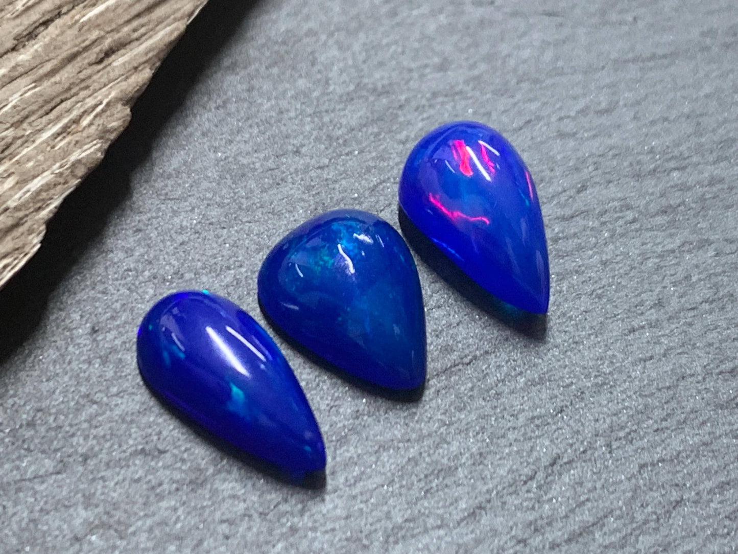 Ethiopian Opal pear 11-13mm long cabochon - Natural Opal smoked to blue color