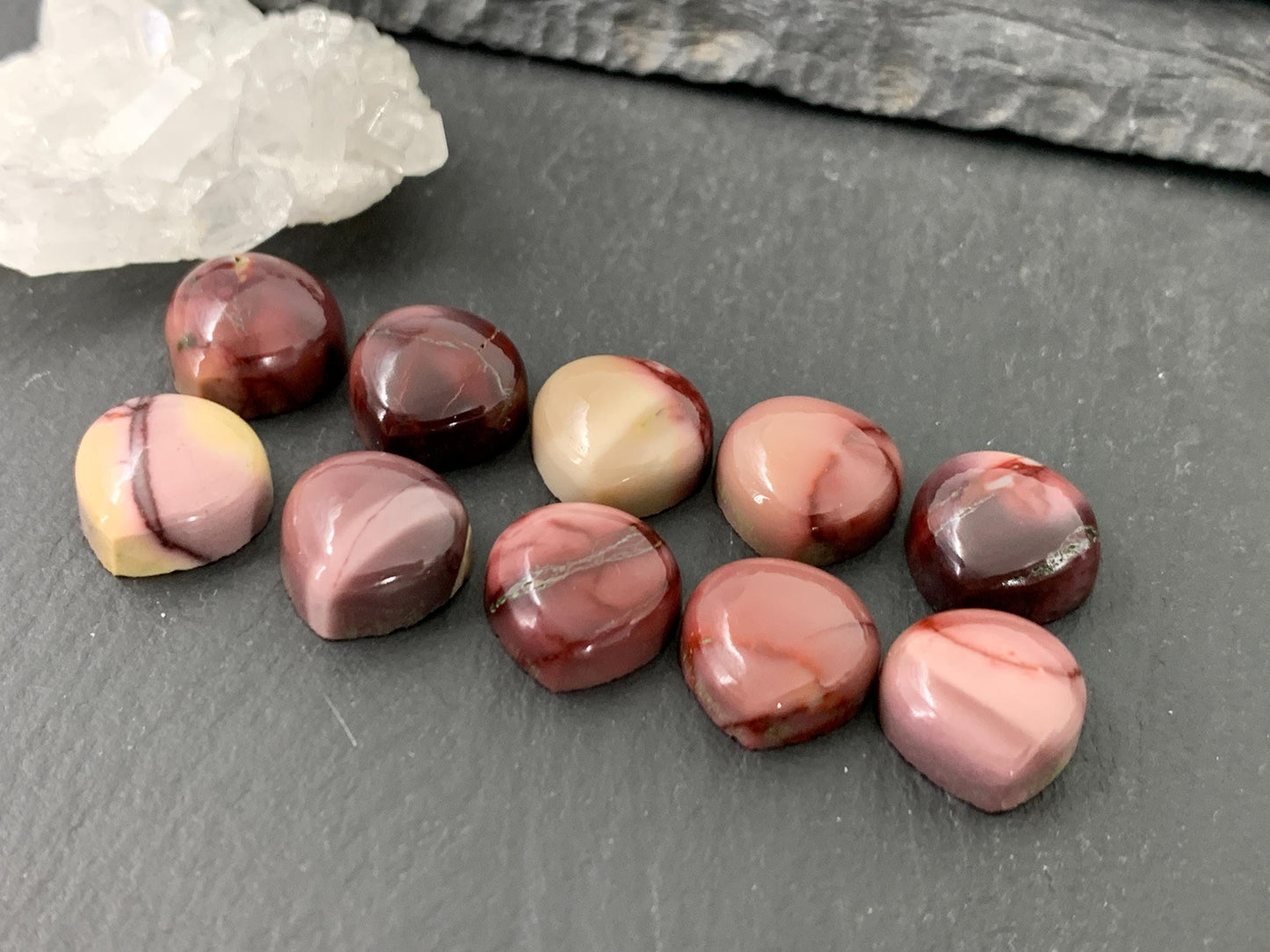 Mookaite Jasper pear 12mm cabochon