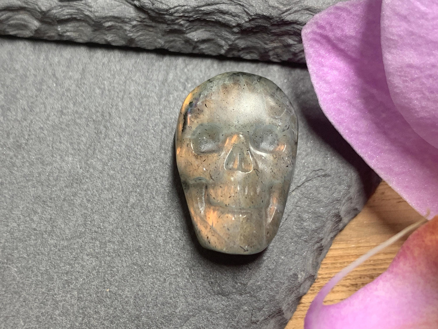 Labradorite Skull Carving, Rainbow Flash Crystal Skull, Gothic Crystal Decor, Witchy Home Decor: 15x22mm