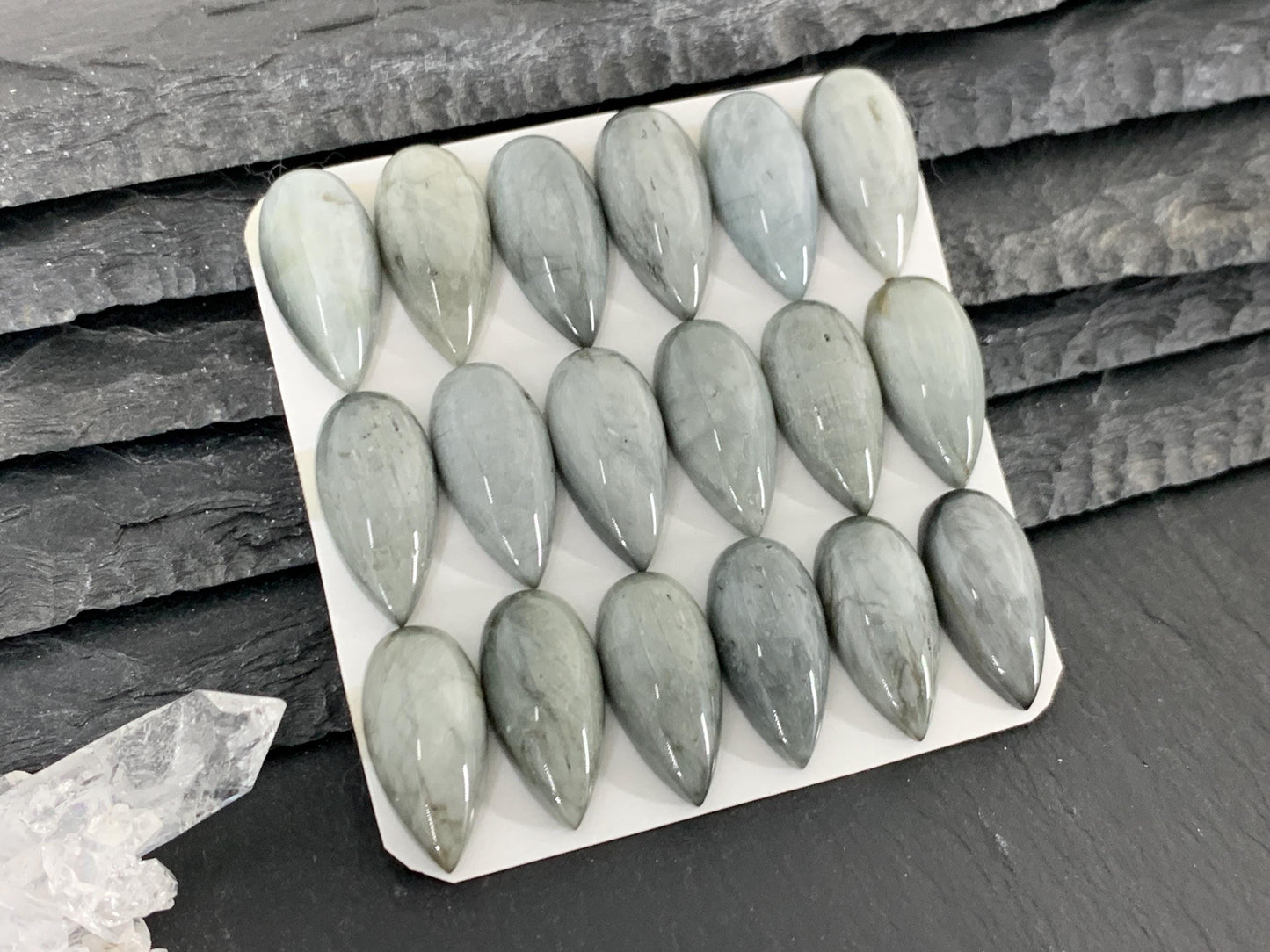 Eagle Eye pear 10x20mm cabochon - Calibrated cabochons