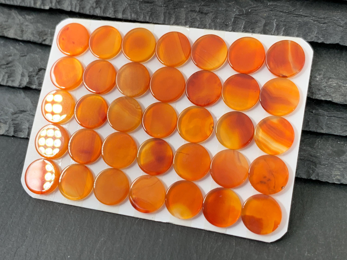 Flat Carnelian round 10mm cabochon - Calibrated cabochon
