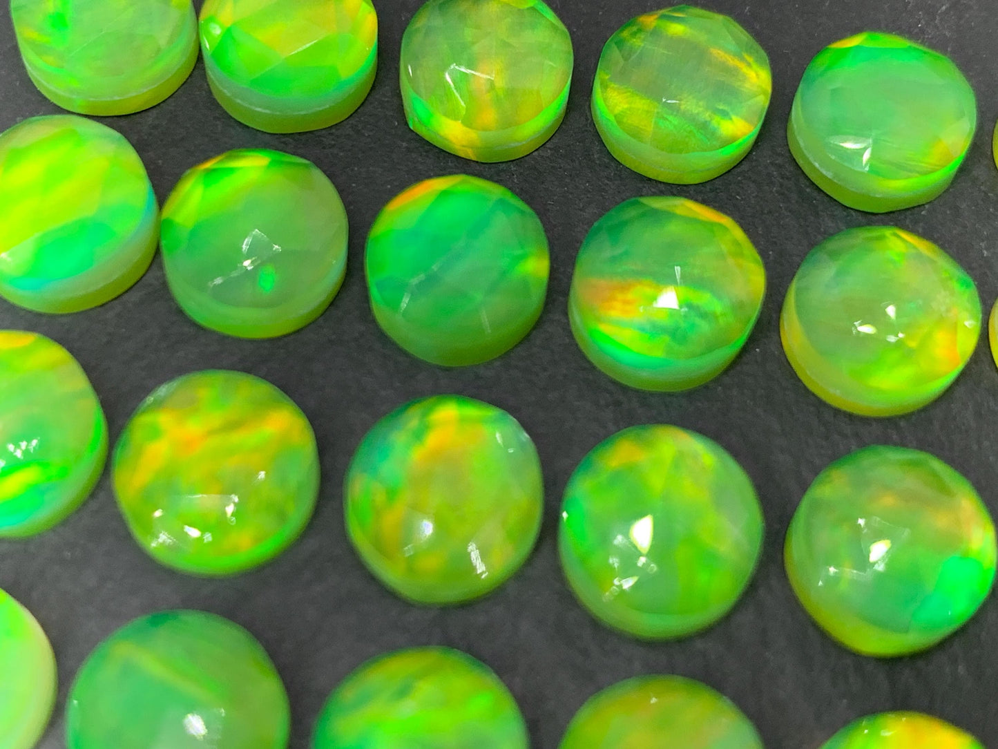 Faceted Aurora Opal round 8mm cabochon - Doublet cabochons