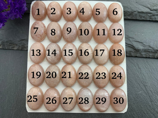 Pink Moonstone oval 10x14mm cabochon - Calibrated cabochons
