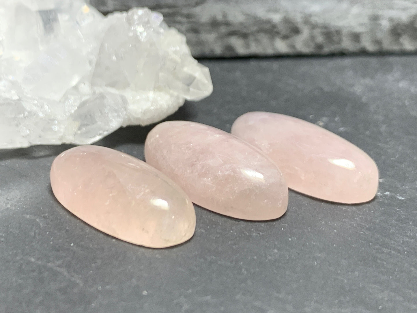 Morganite oval 10x20mm cabochon - Calibrated cabochons