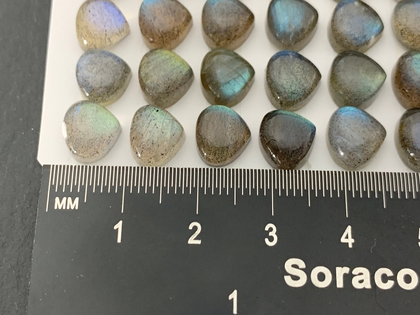 Labradorite pear rounded 8x9mm cabochon - Calibrated Cabochons