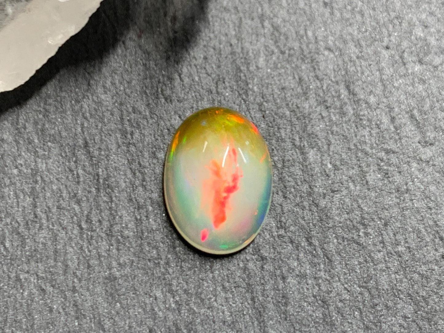 Ethiopian Opal oval 8x11mm cabochon - bi-color Opal