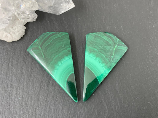 Malachite kite 16x28x3mm cabochon pair