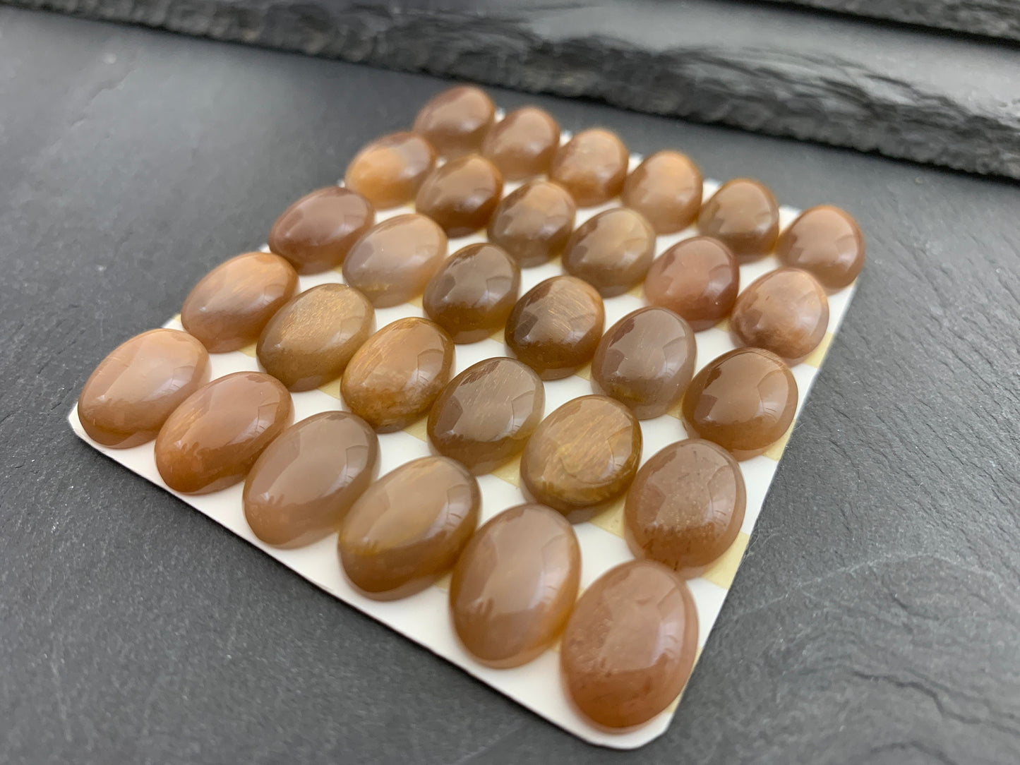 Gold Sunstone oval 10x14mm cabochon - Calibrated cabochons