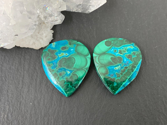 Malachite Chrysocolla pear 16x19x3.5mm cabochon pair