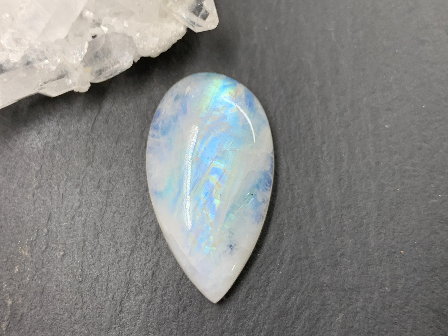 Rainbow Moonstone pear 28x16x7mm cabochon