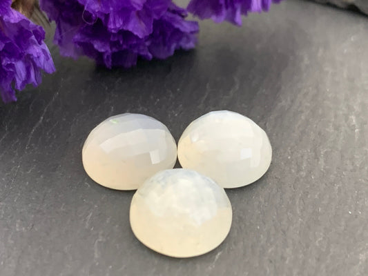 Faceted White Moonstone round 10mm cabochon - Calibrated cabochons