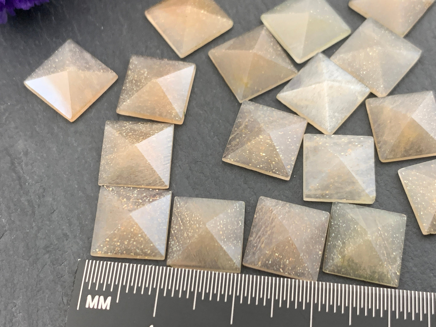Faceted GoldSand Sunstone Pyramid Square 10x10mm cabochon