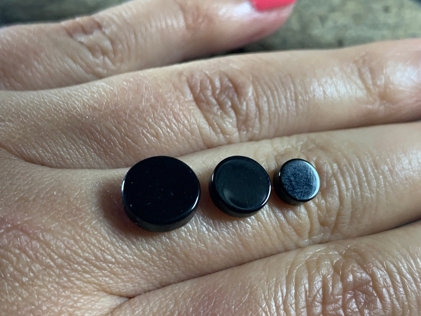 Flat Black Agate round 6, 8, 10mm cabochon - calibrated cabochons