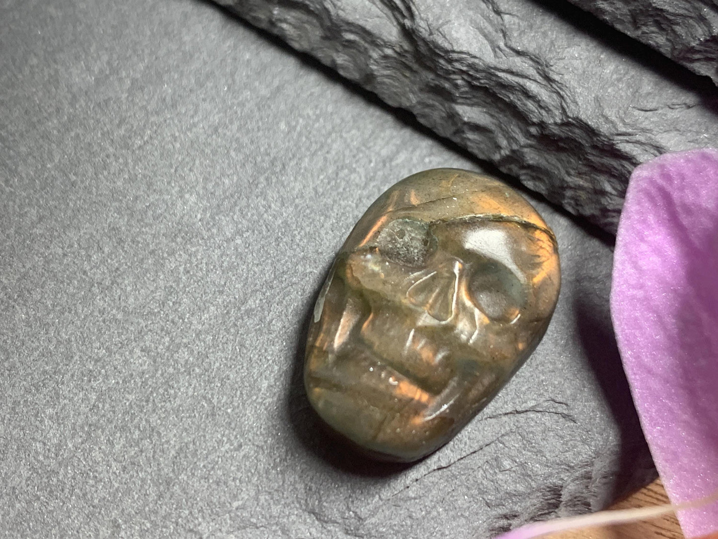 Labradorite Skull Carving, Rainbow Flash Crystal Skull, Gothic Crystal Decor, Witchy Jewelry: 15x22mm